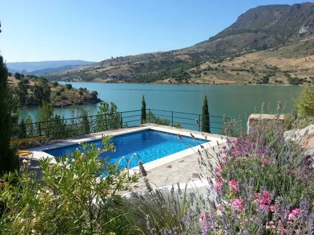 Finca Rural con Vistas al Lago Zahara Cerca Ronda