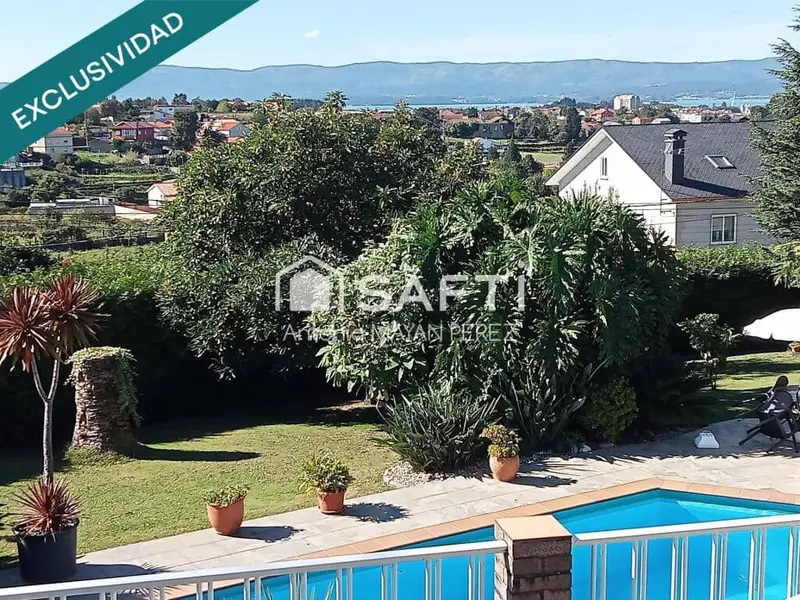 Chalet de Lujo en Vilagarcia de Arousa con Piscina y Vistas a la Ria