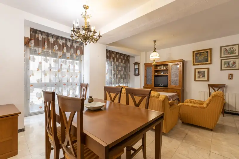 Venta Piso Centro Granada 5 Dormitorios 116m2 Alta Rentabilidad