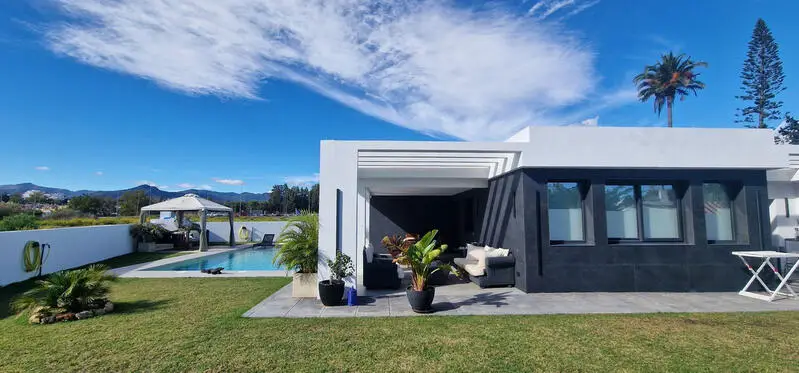Villa Moderna en San Pedro Alcántara 3 Dormitorios Piscina