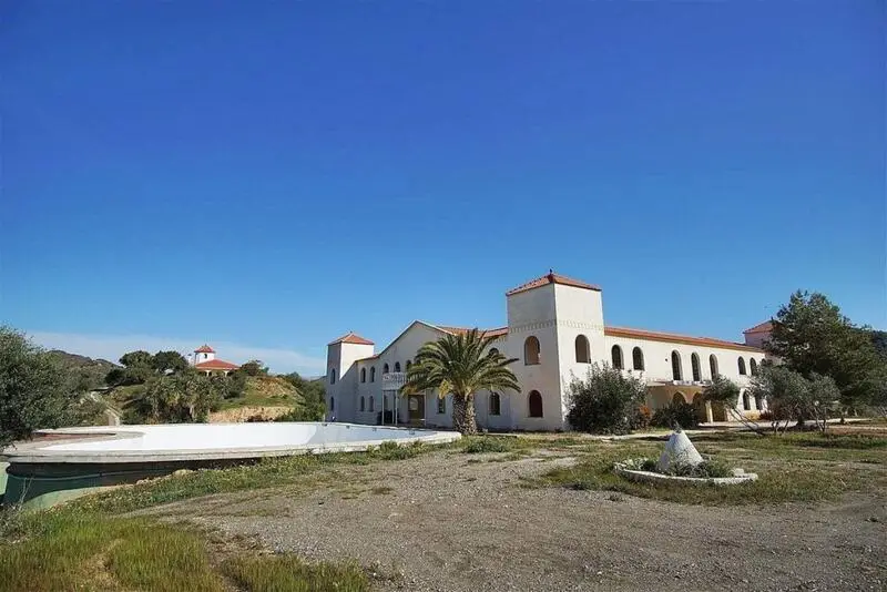 Finca con Vistas al Pantano Casasolas - 1900m² + Chalet 322m²