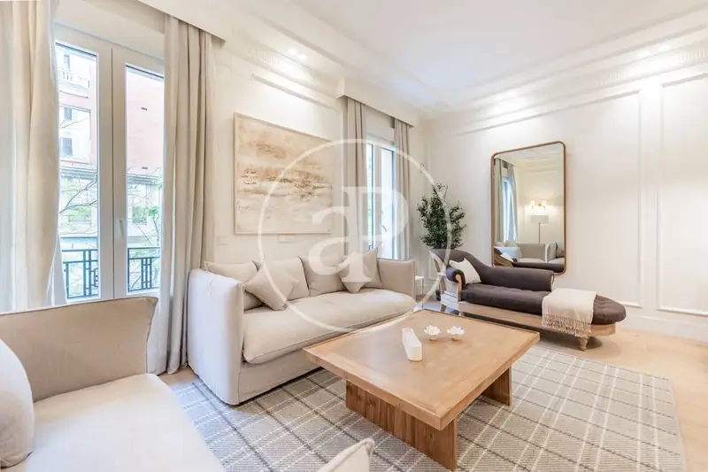 Apartamento en venta en Almagro Madrid Cuatro Dormitorios