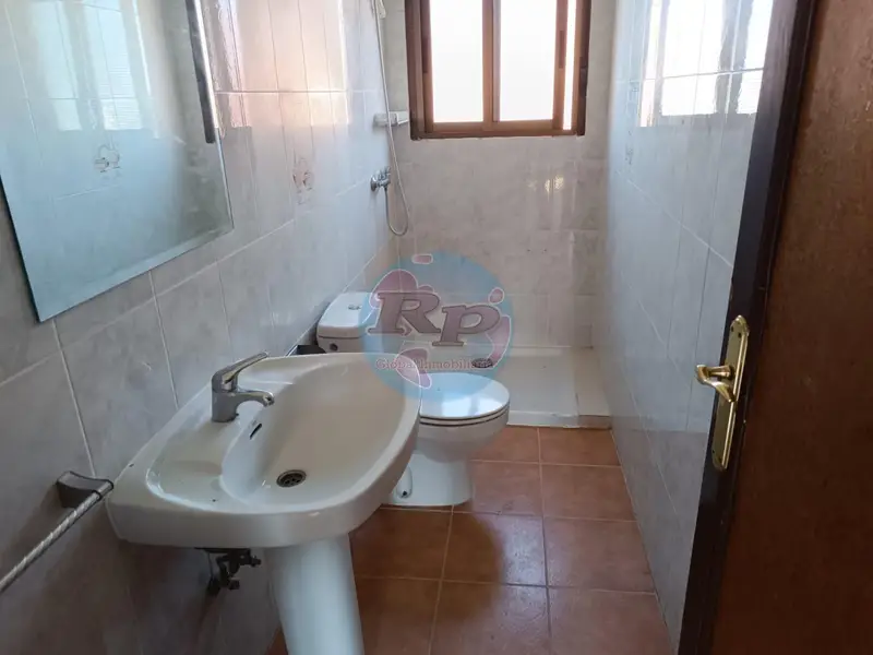 Casa en Sahagún con Terraza y Garaje - Ideal para Negocio