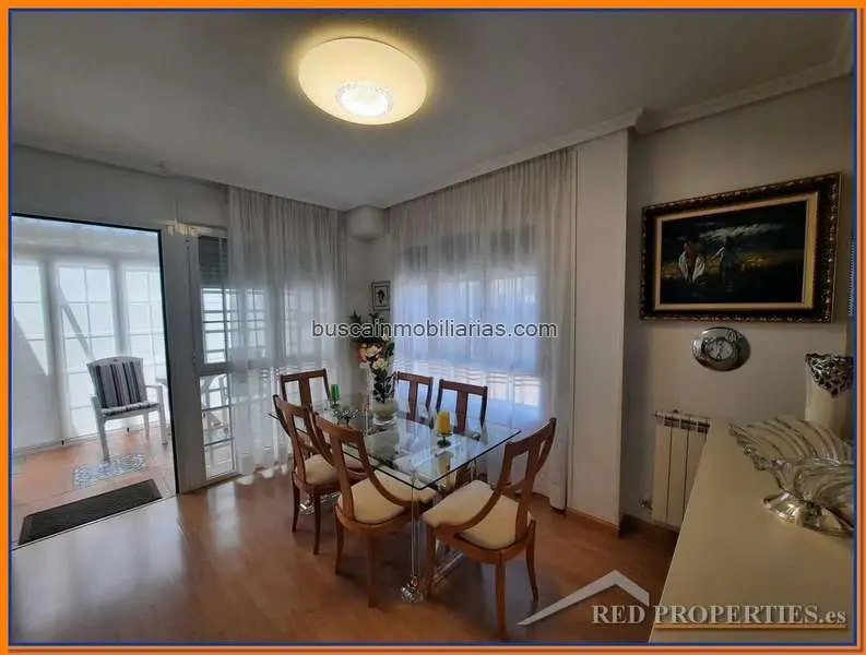Chalet Pareado en Seseña Nuevo con 5 Dormitorios y 3 Baños