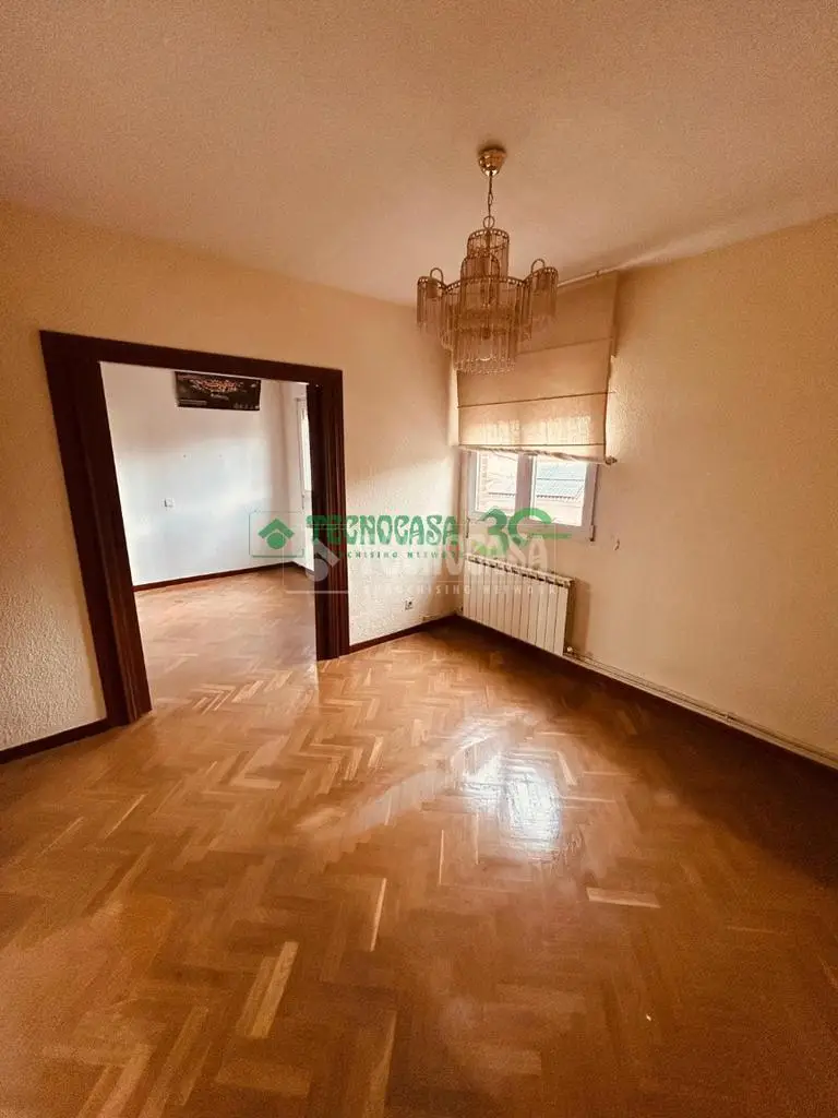 Chalet Adosado en Olías del Rey 3 Dormitorios y Garaje Doble