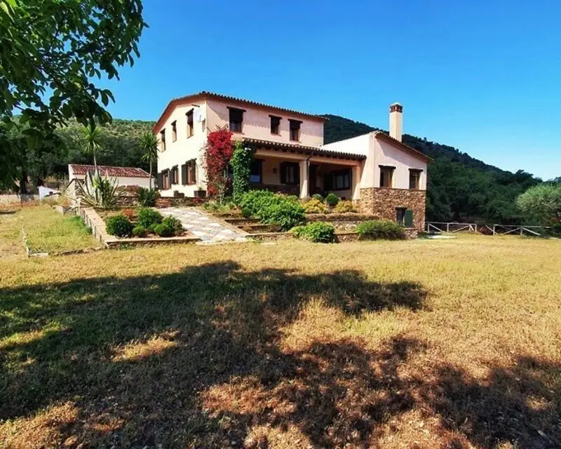 Casa de Campo en Linares de la Sierra 18 Hectareas
