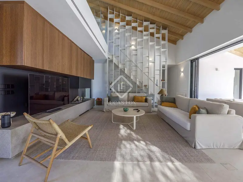 Chalet en Venta en Valencia Moderna Casa de 300m2 con Piscina