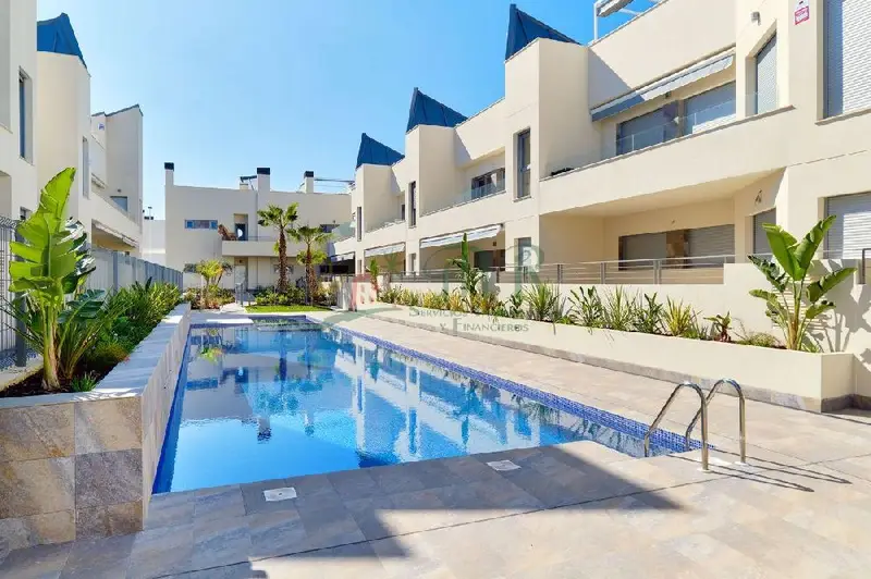 Bungalow con Piscina en Nueva Torrevieja 3 Dormitorios 2 Baños