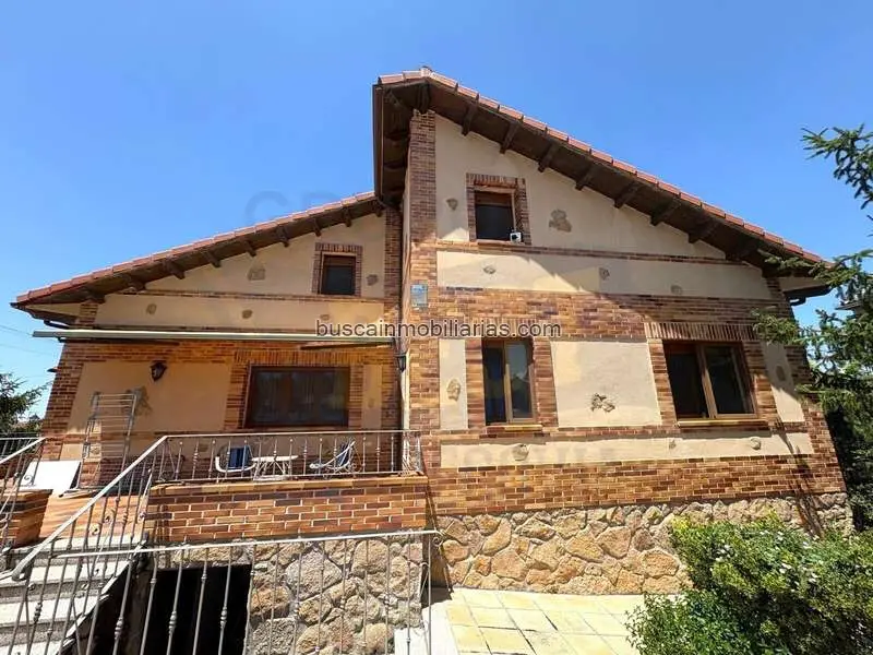 Chalet en Venta Palazuelos de Eresma 520m2 Piscina Jardin