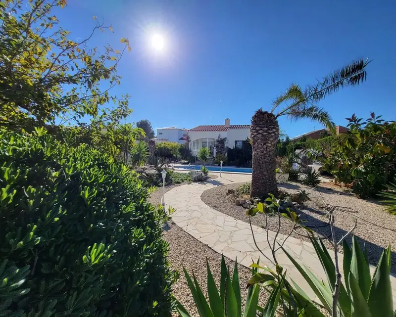 Chalet en L'Ametlla de Mar con Piscina y Garaje