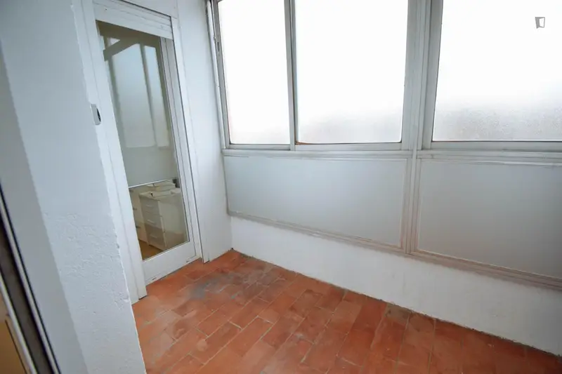 Habitación individual en un piso de 5 habitaciones