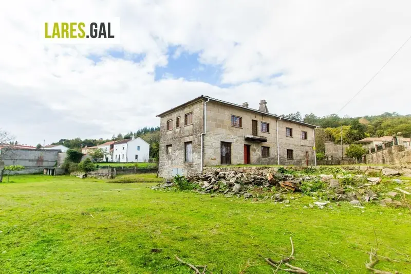 Casa Grande en Padron con Parcela 2500m2  Multiples Usos
