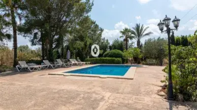 Chalet con Piscina y Barbacoa en Entorno Tranquilo
