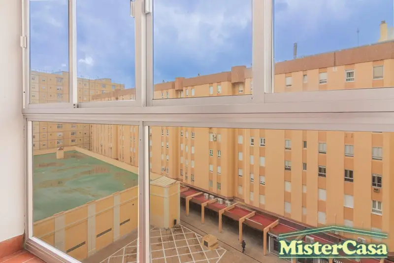 Venta Piso con terraza en Avenida Cadiz