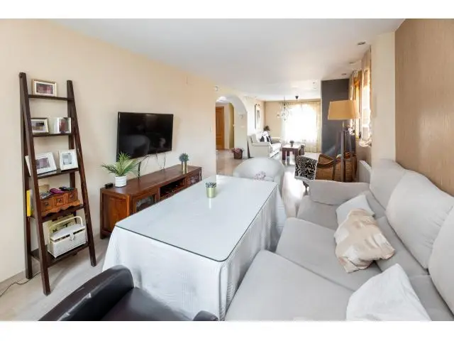 Venta Vivienda Unifamiliar Pareada Tres Plantas
