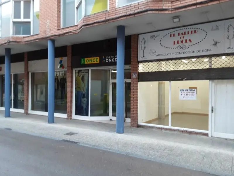 Venta Local Comercial 3 Habitaciones Figueres