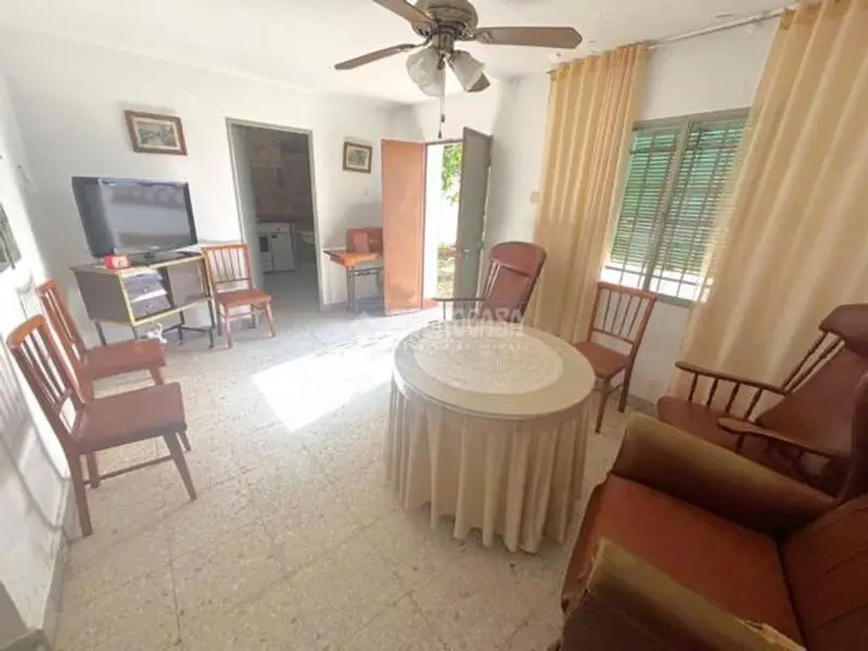 Chalet en venta 400m2 Badajoz 3 dormitorios Patio enorme Ideal familias