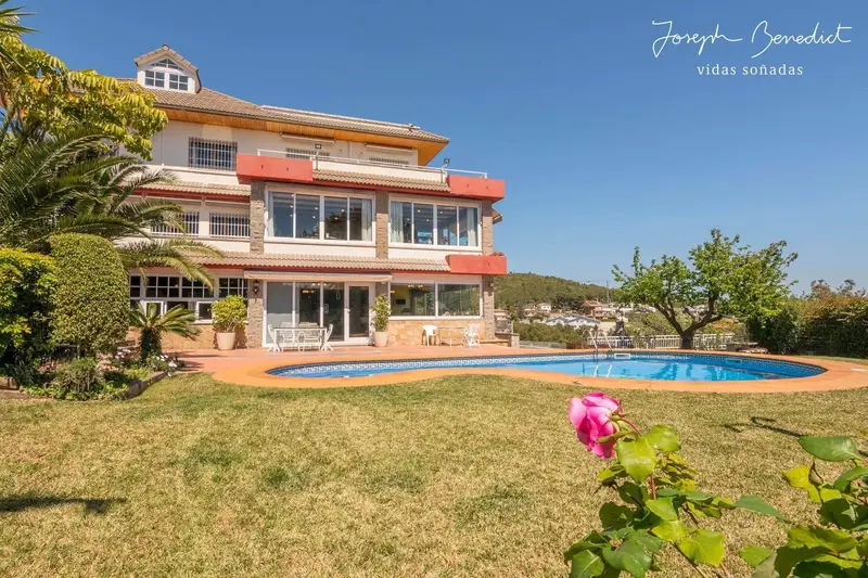 Chalet de Lujo en Castelldefels 1382m2 3 Casas Vistas al Mar