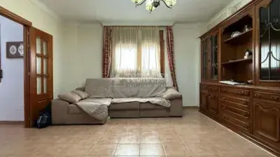 Casa Adosada en Casabermeja para Reformar