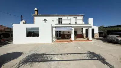Chalet en Venta Aguilar de la Frontera 186m2 Piscina Jardin