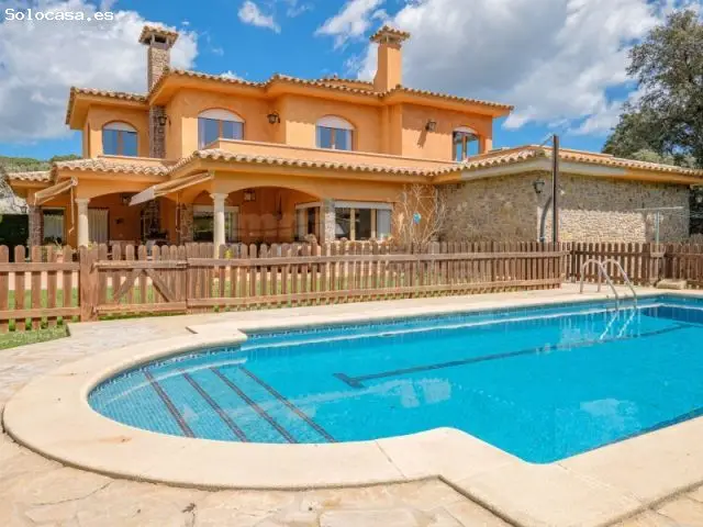 Casa Unifamiliar en Mont Ras con Piscina y Jardin