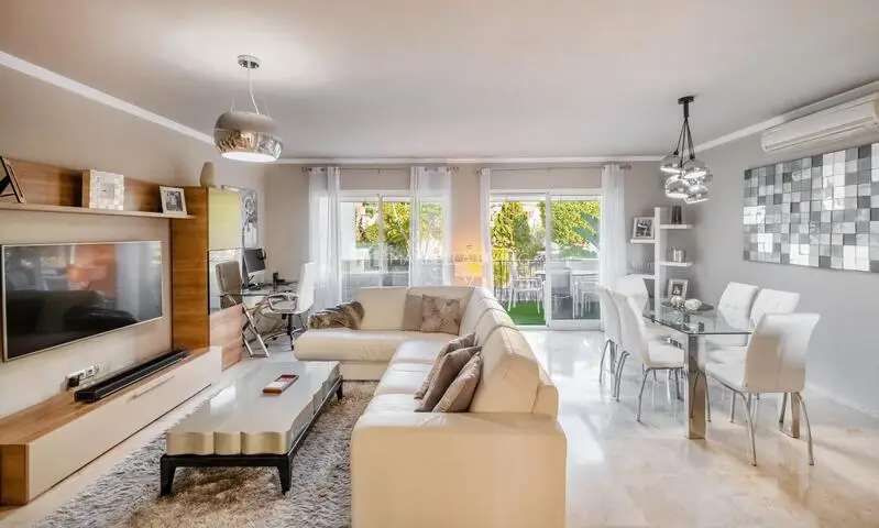 Dúplex 3 Dormitorios Nueva Andalucía Málaga
