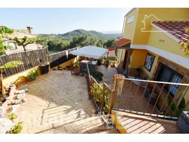 Chalet con Piscina y Dos Terrazas en Borriol