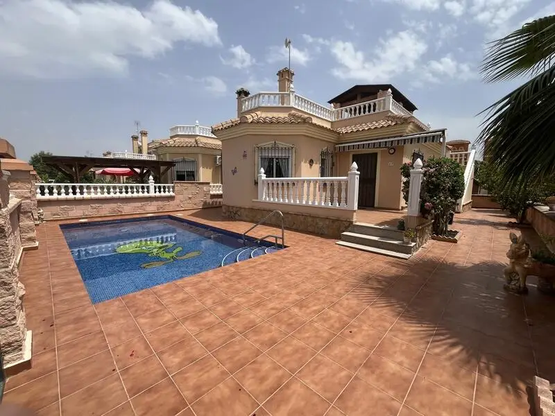 Villa con Piscina Privada en Almorad"} 0