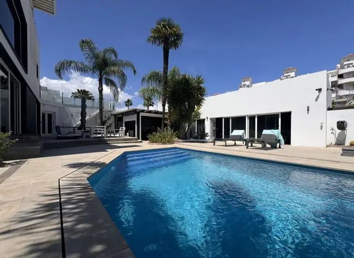 Villa 5 Dormitorios en Venta Marbella Nueva Andalucía