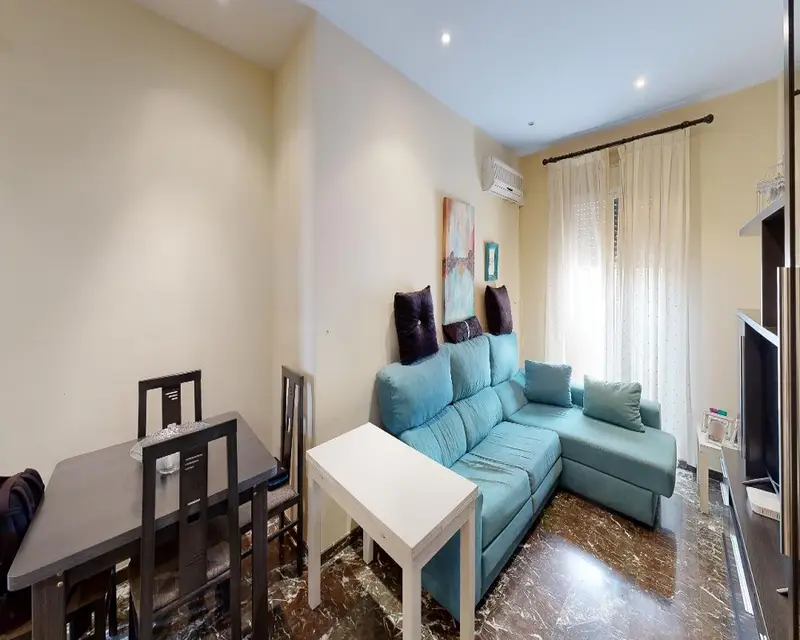 Garaje de 77m2 con 2 habitaciones en Jaen