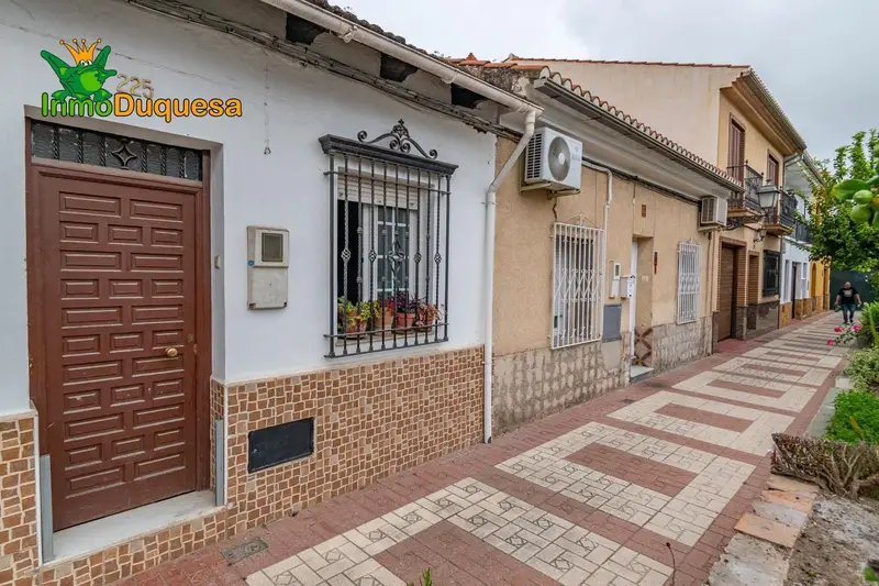 Adosado en venta en Granada cerca de la Chana