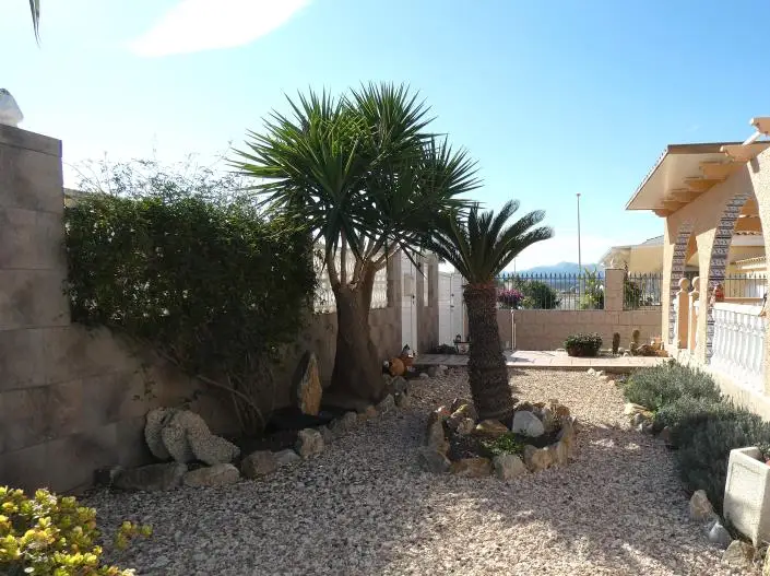 Villa de 2 Dormitorios en Camposol - Cerca de Servicios