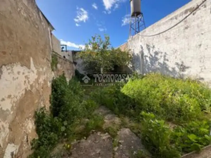 Casa en Sanlúcar La Mayor necesita reforma