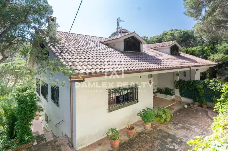Chalet en Lloret de Mar con 2 casas y acceso a la playa