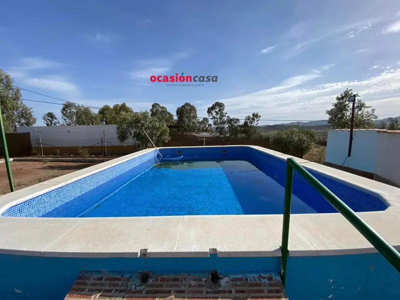 Venta Parcela con Casa y Piscina en Belmez