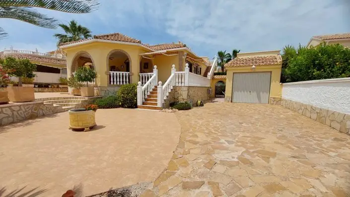 Villa 3 Dormitorios Camposol
