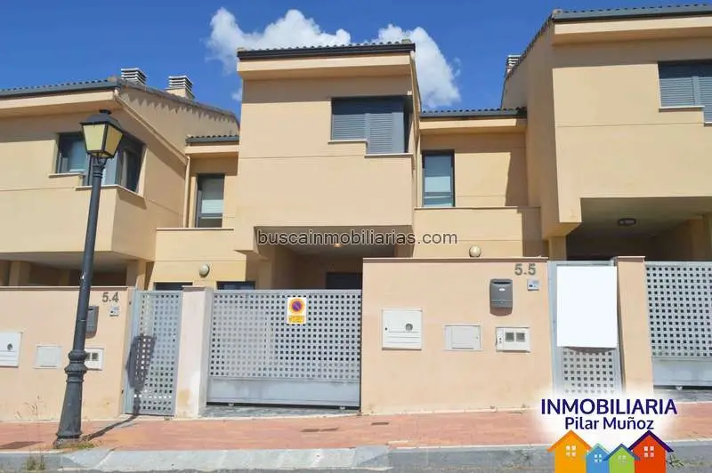Chalet Adosado en Ávila con Piscina