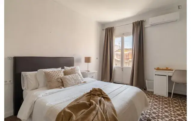 Apartamento 7 Dormitorios Barcelona Estudiantes Trabajadores