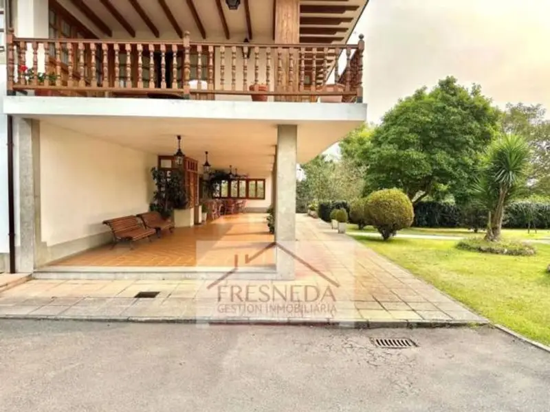 Chalet en Venta Llanera Asturias 6500m2 5 Dormitorios
