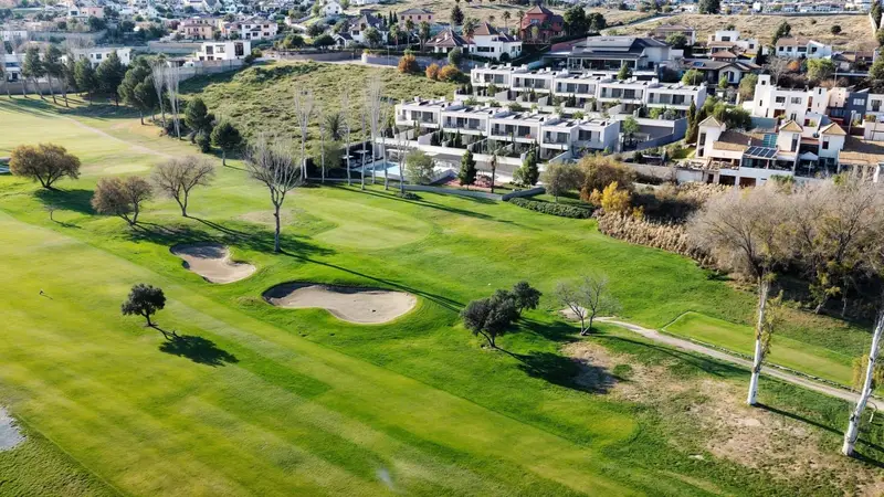 Adosados de Lujo en Campo de Golf Las Gabias