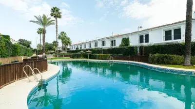 Casa en venta en El Rompido: 3 dormitorios, piscina y garaje
