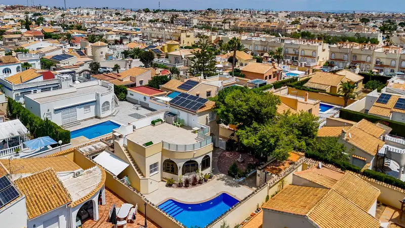 Chalet en Venta Orihuela Costa 5 Dormitorios Piscina Privada