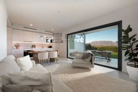 Apartamento en Planta Baja con Jardín y Vistas Panorámicas en Mijas