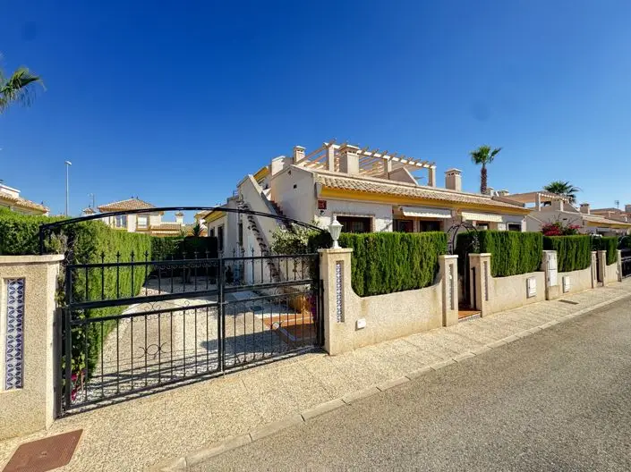 Bungalow en Villamartin 2 Dormitorios Terraza Jardin Privado