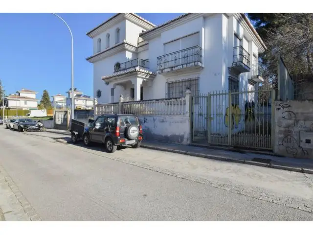 Casa y Parcela Multiusos Cerca del Serrallo Granada