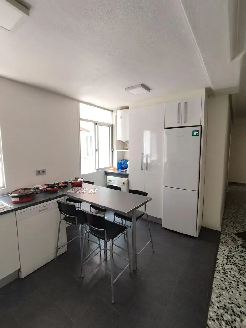 Habitaci	ón en Alquiler Murcia Wifi Escritorio Ba	ño Compartido
