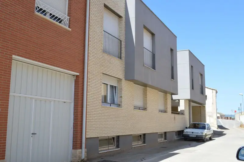 Garaje 150m2 Cascante con Trastero
