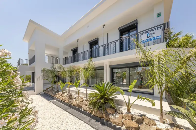 Villa de Lujo en Ampuriabrava 8 Dormitorios 2 Piscinas