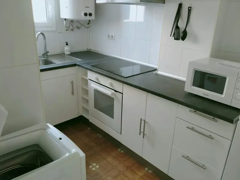 Habitacion en Sabadell para Chicas - Wifi Incluido