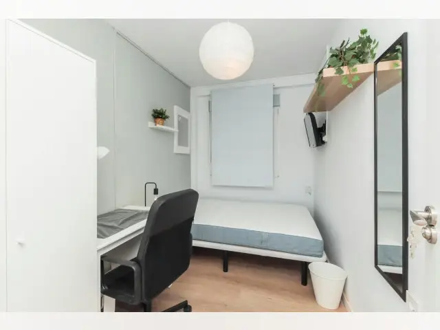 Habitacion Reus amueblada con Wifi incluido ideal estudiantes